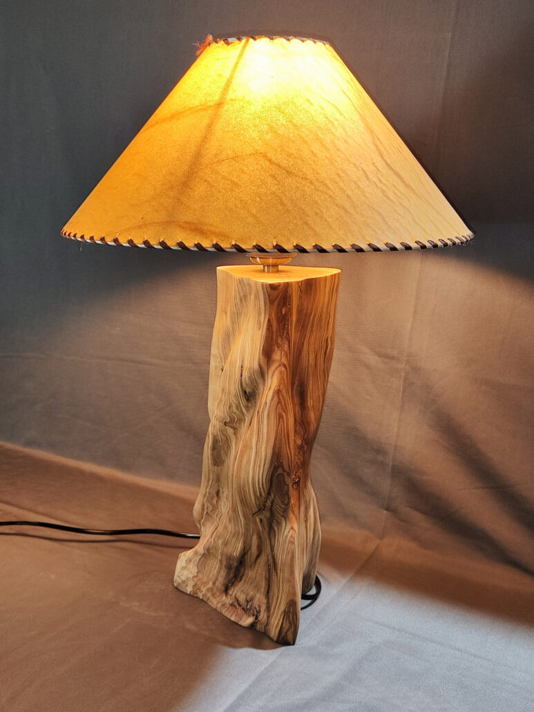 Comparación entre madera de nogal y madera de olivo en el taller