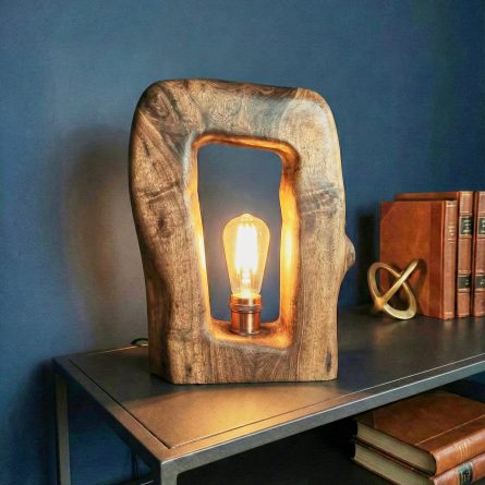 Lámpara de Mesa en Madera de Nogal Macizo con bombilla vintage